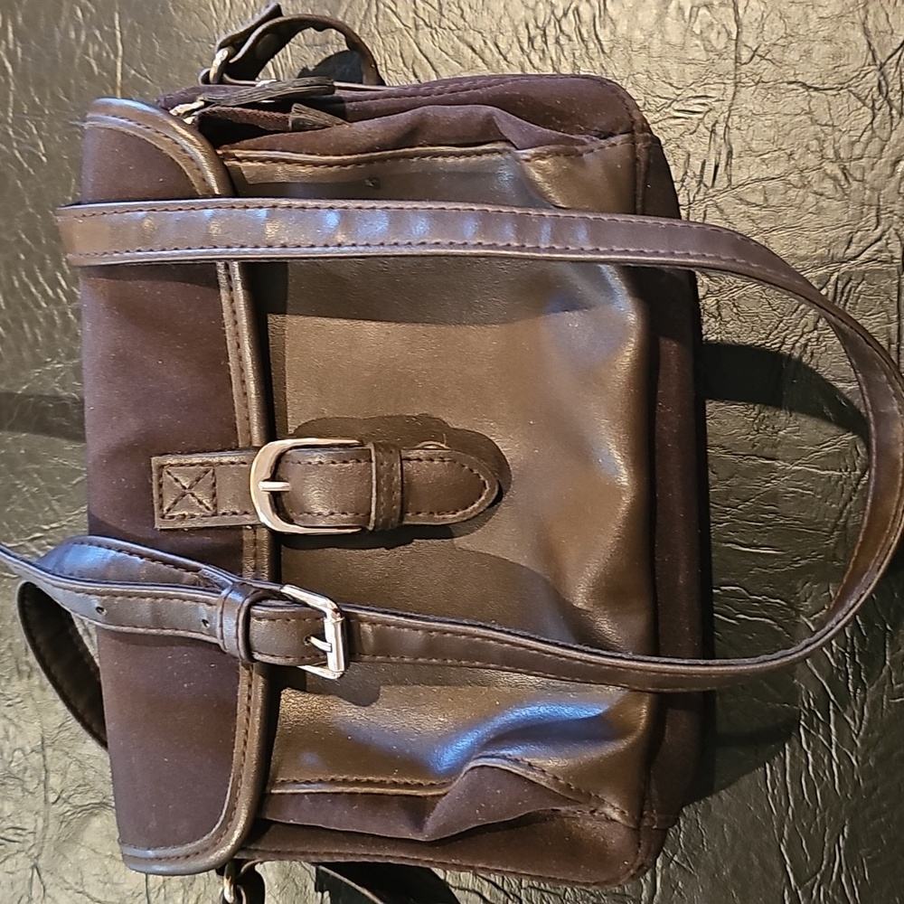 Liz Claiborne Dark Brown Crossbody Bag - Picture 6 of 6